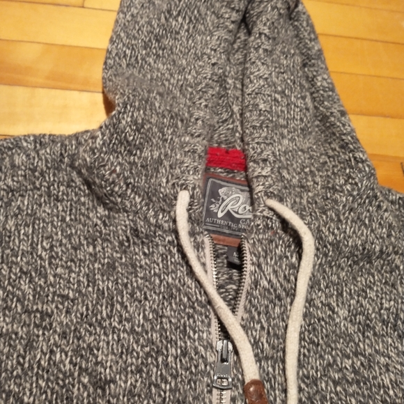 Beautiful vintage Roots knitted hoodie in good condition - Picture 4 of 5